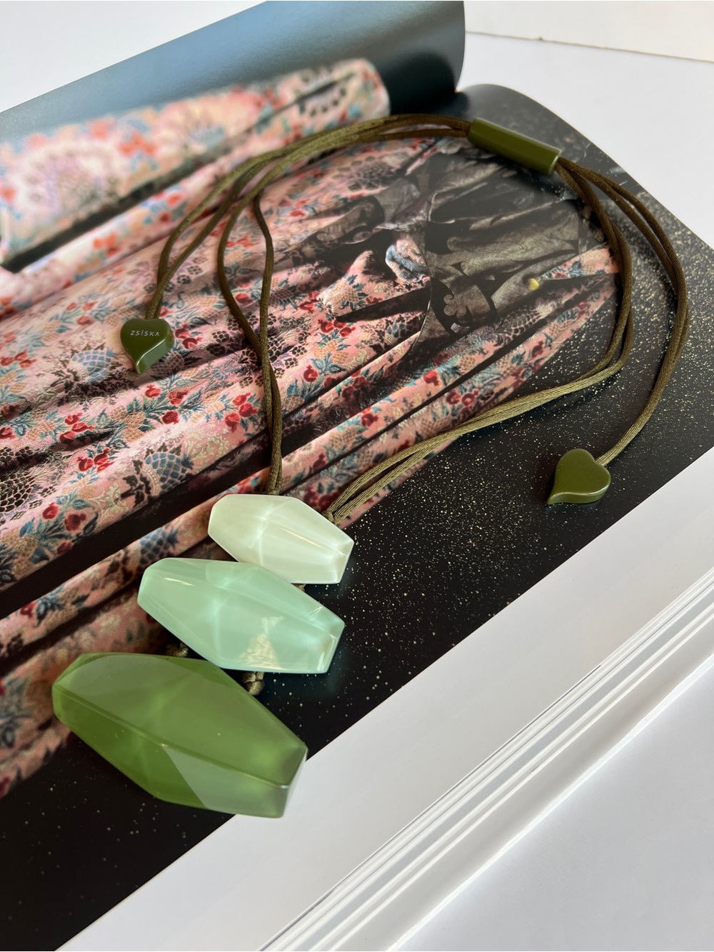 ZSISKA Green Multi-Tone Resin Pendant Necklace